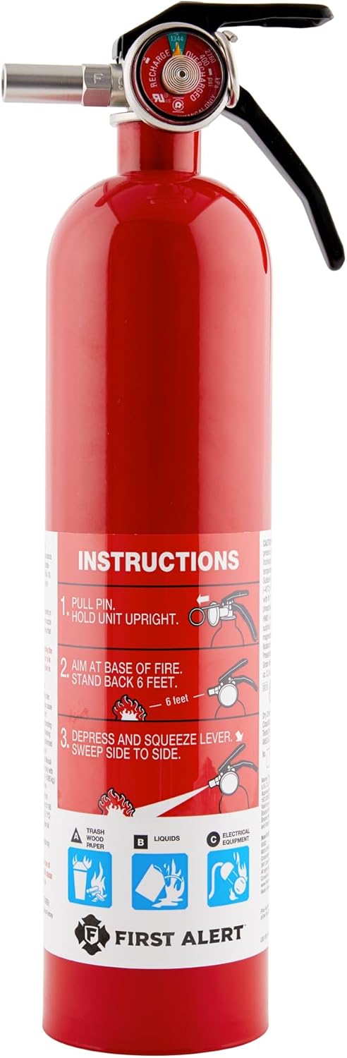 First Alert Fire Extinguisher for Home, Standard Rechargeable Compliance Unit, UL RATED 1-A:10-B:C, HOME1, Red with Metal Bracket Bundle, 1-Pack