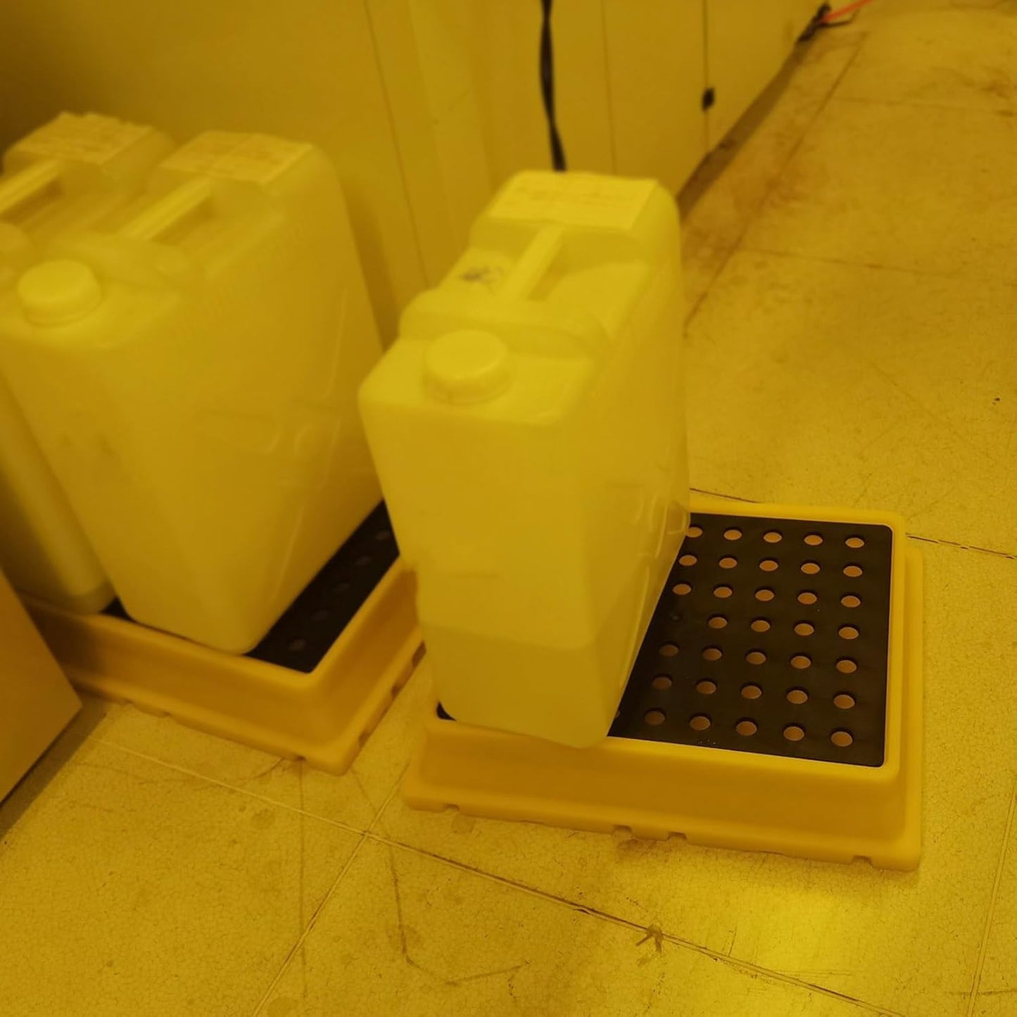 2 Drum Containment Spill Pallet, Polyethylene Low Profile Paint Bucket Tray, Industrial Garage Storage Detachable Shipping Leakproof Platform (Color : Yellow-1 Pack, Size : 20.9"x16.1"x4.7"