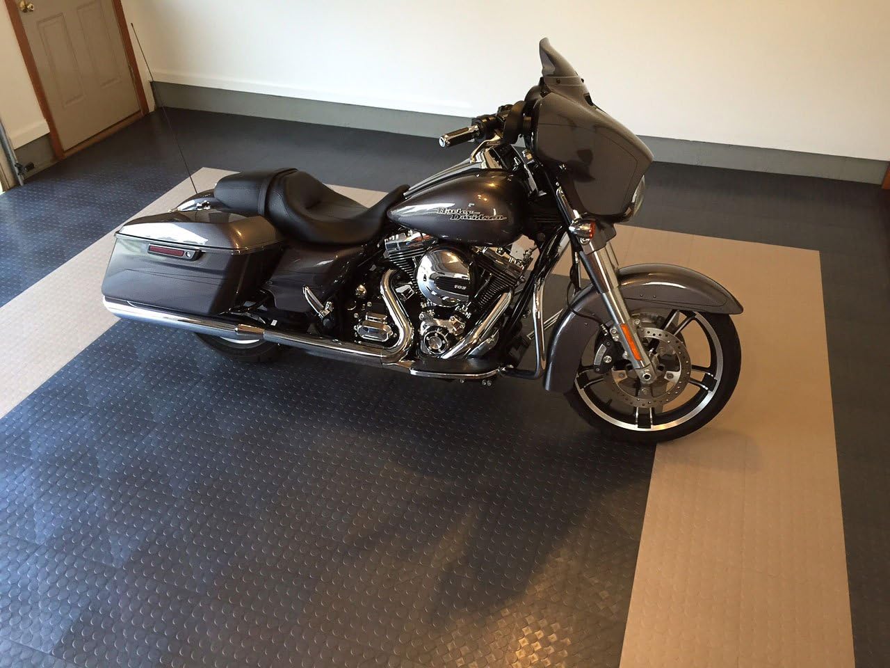 Big Floors RaceDeck CircleTrac, Interlocking Non-Slip Garage Flooring Tile, Durable, Modular, Heavy-Duty Copolymer, Easy Install (Black, 12 Pack of 12 x 12" Tiles)